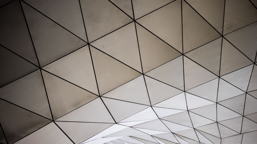 White and brown highlighter tile
